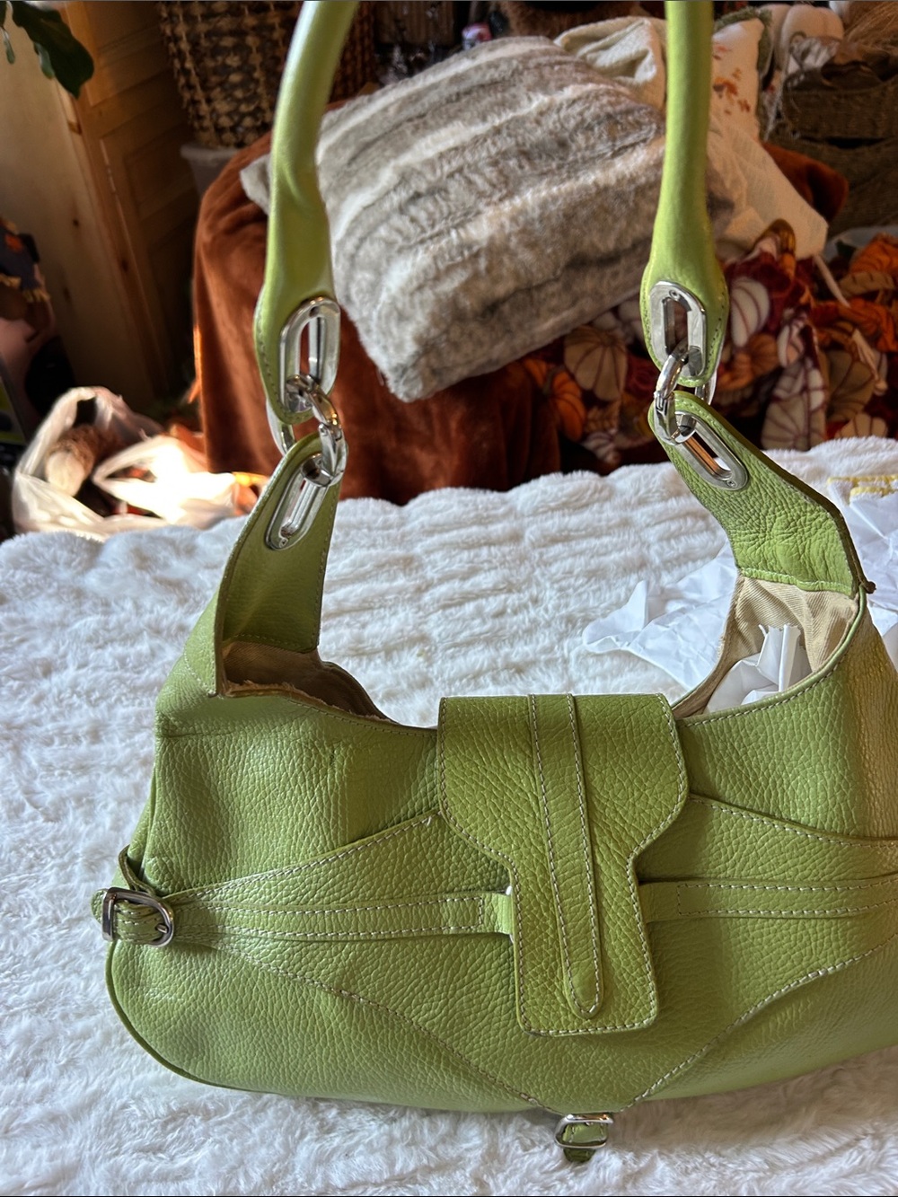 Guis’s Green Leather Shoulder Bag with Silver Hardware